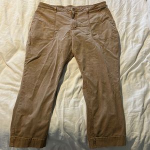 Wide legged cropped cargo pant
